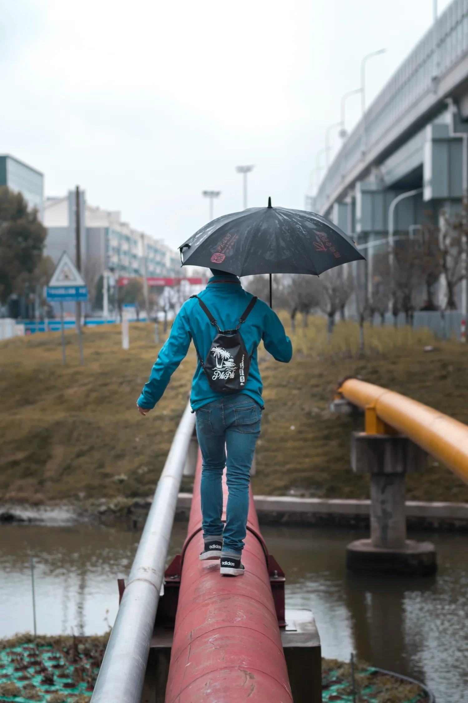 Original night cityscape before pixel sorting